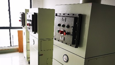 車間安全處理粉塵設(shè)備，就用執(zhí)信環(huán)保單機(jī)防爆集塵機(jī)！
